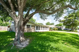 2202 French Pl, Baytown, TX 77520 - Photo 3