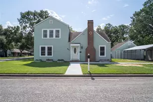 801 Ave F, El Campo, TX 77437 - Photo 1