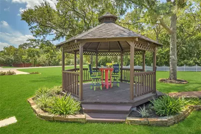 204 Oak Drive, Friendswood, TX 77546 - Photo 9