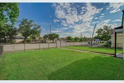 7530 Park Place Boulevard, Houston, TX 77087 - Photo 3