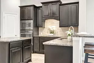 2107 Cinnamon Teal Cir, Fulshear, TX 77423 - Photo 11