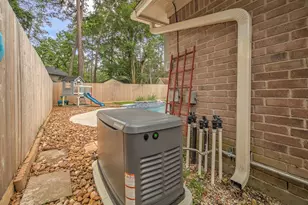 2046 Riverlawn Dr, Kingwood, TX 77339 - Photo 31