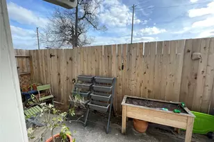 718 Redwing Park Dr, Houston, TX 77009 - Photo 17