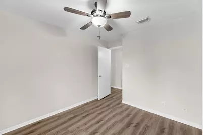 1900 Bay Area Boulevard #214, Houston, TX 77058 - Photo 15