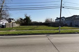 845 & 847 S Victory Dr, Houston, TX 77088 - Photo 1