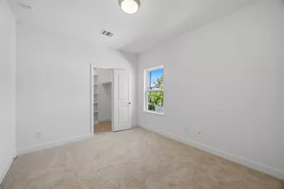 5676 Nolda Street, Houston, TX 77007 - Photo 35