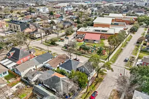 1501 Noble St, Houston, TX 77009 - Photo 9