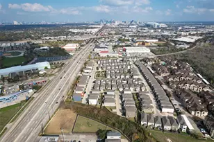 10504 Marston Vineyard Dr, Houston, TX 77025 - Photo 23