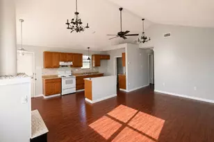 1036 15th St, Hempstead, TX 77445 - Photo 5