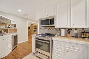 11230 Huggins Dr, Houston, TX 77035 - Photo 13