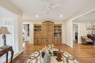 11230 Huggins Dr, Houston, TX 77035 - Photo 15