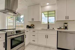 7926 Windy Creek Dr, Houston, TX 77040 - Photo 17