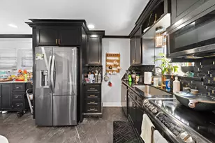 609 Sealy St, Galveston, TX 77550 - Photo 9