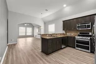 8306 Sweet Bay Cir, Baytown, TX 77523 - Photo 9