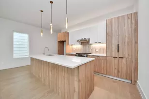 13105 Moncloa Dr, Houston, TX 77047 - Photo 5