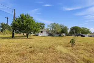 104 Lone Oak Cir, Bastrop, TX 78602 - Photo 17