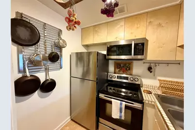 3600 Montrose Boulevard #207, Houston, TX 77006 - Photo 9