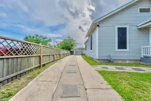 2119 63rd St, Galveston, TX 77551 - Photo 19