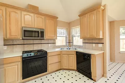 117 Jamestown Avenue, Clute, TX 77531 - Photo 11