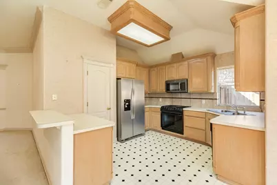 117 Jamestown Avenue, Clute, TX 77531 - Photo 3