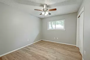 5806 Chrystell Ln, Houston, TX 77092 - Photo 15