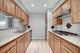 5806 Chrystell Ln, Houston, TX 77092 - Photo 9