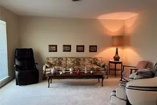 203 E Thornton Rd, Houston, TX 77022 - Photo 3