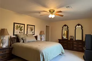 203 E Thornton Rd, Houston, TX 77022 - Photo 11