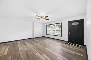 9723 Oldcrest Dr, Stafford, TX 77477 - Photo 5