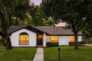 7231 Ridge Oak Dr, Houston, TX 77088 - Photo 1