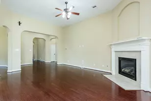7810 Deep Green Dr, Rosenberg, TX 77469 - Photo 9