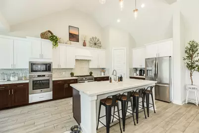 902 Redbird Court, Angleton, TX 77515 - Photo 11