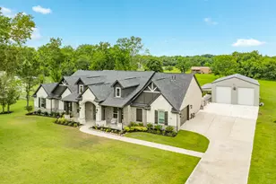 902 Redbird Ct, Angleton, TX 77515 - Photo 1