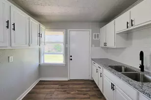5815 Southseas St, Houston, TX 77033 - Photo 17