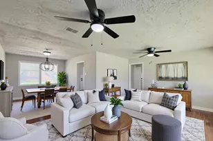 5815 Southseas St, Houston, TX 77033 - Photo 3