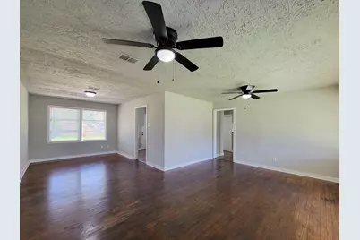 5815 Southseas Street, Houston, TX 77033 - Photo 11