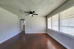 5815 Southseas St, Houston, TX 77033 - Photo 9