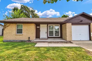 113 S Yaupon St, Lake Jackson, TX 77566 - Photo 1