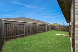 9014 Estes Lks Dr, Baytown, TX 77521 - Photo 25