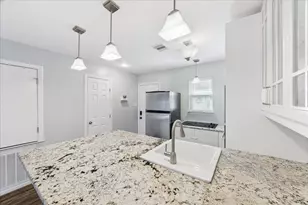 424 15th St, Galveston, TX 77550 - Photo 9