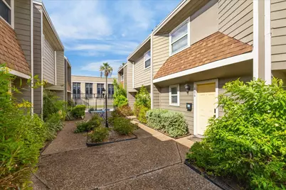 424 15th Street #106, Galveston, TX 77550 - Photo 3