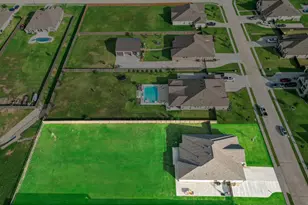 7703 Chacon Pl, Mont Belvieu, TX 77523 - Photo 47