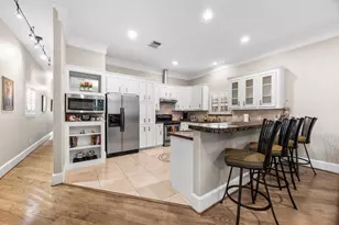 817 W 26th St, Houston, TX 77008 - Photo 3