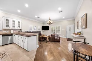 817 W 26th St, Houston, TX 77008 - Photo 7