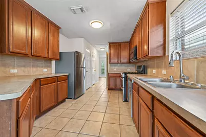 9127 N Ferndale Place Drive, Houston, TX 77064 - Photo 5