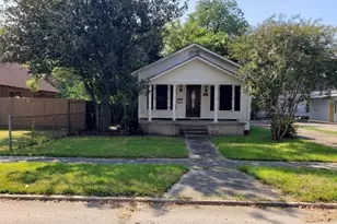 911 7th St, Orange, TX 77630 - Photo 1