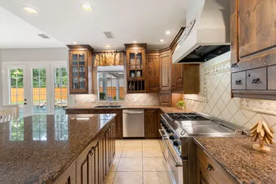 107 E Mirror Ridge Circle, The Woodlands, TX 77382 - Photo 23