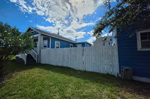911 43rd St, Galveston, TX 77550 - Photo 3