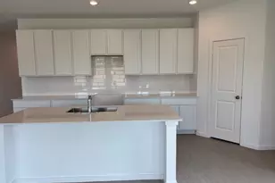 516 Robin St, Angleton, TX 77515 - Photo 5