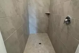 516 Robin St, Angleton, TX 77515 - Photo 11